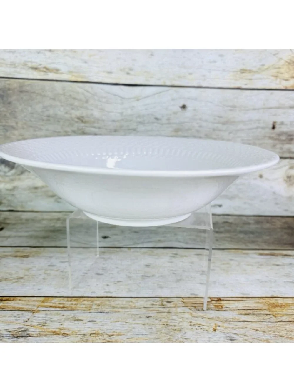 Livingquarters LIQ10 White Embossed Basketweave Lines 9